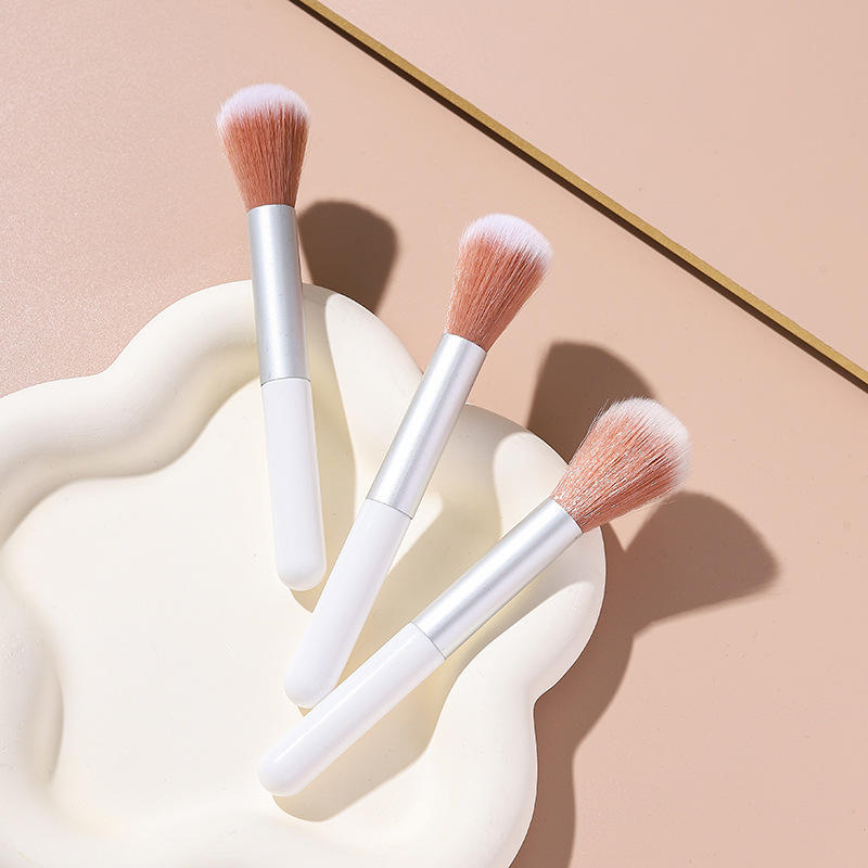 Angular Blush Brush Synthetic Hair - Image 2